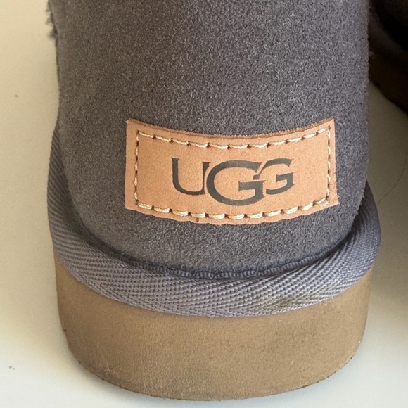 Ugg Classic Short II - Grey size 8 - Picture 7 of 13